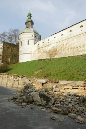 Боротьба за місце предстоятеля УПЦ йде між трьома претендентами