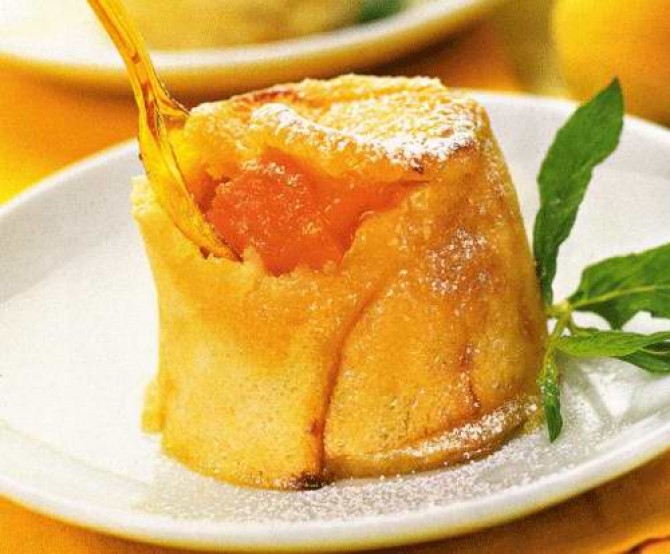 Шарлотка с абрикосами, рецепт