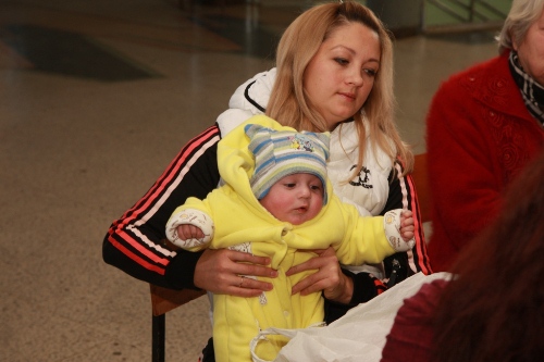 Жителі Донецька отримали понад 200 тис. проднаборів в рамках гуманітарного рейсу Ахметова