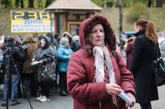 Під Кабміном пенсіонери вимагають повернення субсидій і збільшення пенсій