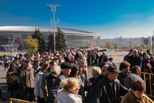 Жителі Донецька отримали понад 200 тис. проднаборів в рамках гуманітарного рейсу Ахметова
