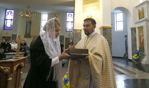 Тимошенко в Тернопольской обл помолилась за независимость Украины