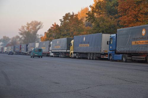 В рамках гуманітарного рейсу Ахметова до кінця жовтня на Донбас доставлять 20 тис. дитячих наборів