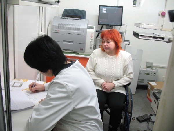 Мобільна жіноча консультація фонду Ахметова обстежила в Маріуполі близько тисячі жінок