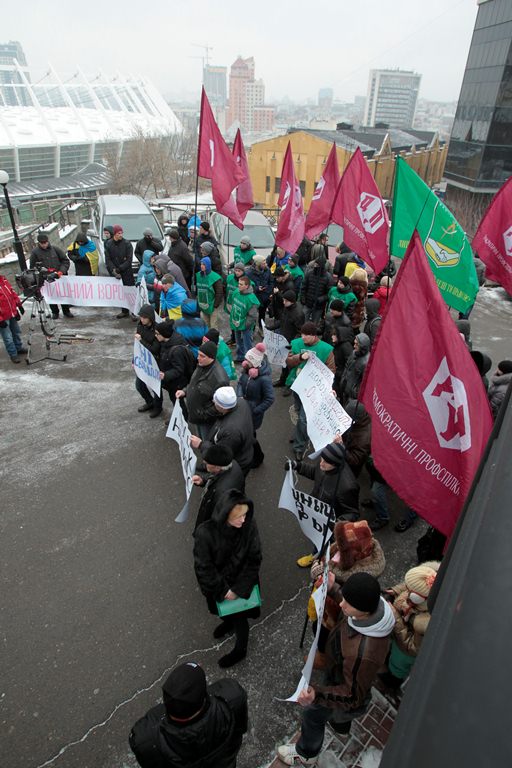 "Незалежні профспілки України" вимагають від СБУ перевірити діяльність "Ощадбанку"