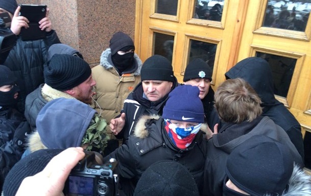 Сотрудники "Житлоинвестбуда" выступили против "псевдоактивистов" под КГГА