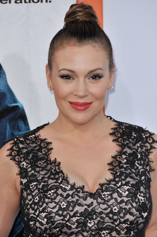 Alyssa milano brüste