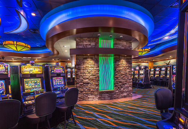 камень в интерьере