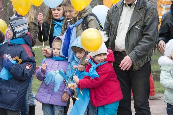В Киеве прошла акция в поддержку детей-аутистов
