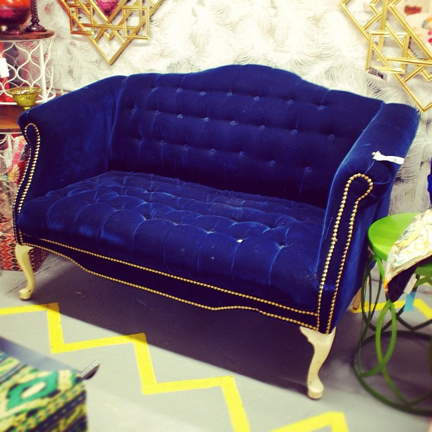 синий диван фото