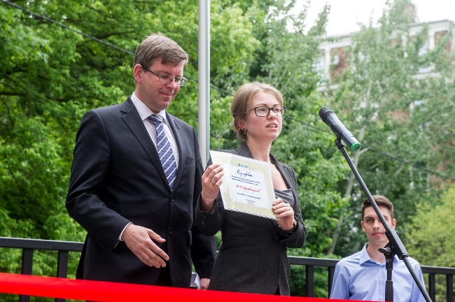 &quot;Британский офтальмологический центр&quot; передал &quot;искусственные хрусталики&quot; для участников АТО