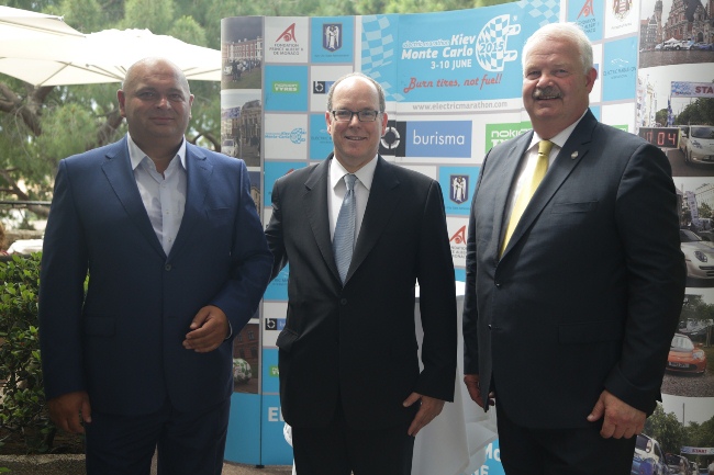 Принц Монако Альбер II и президент Burisma Holdings наградили победителей ралли Киев-Монте-Карло Electric Marathon 2015