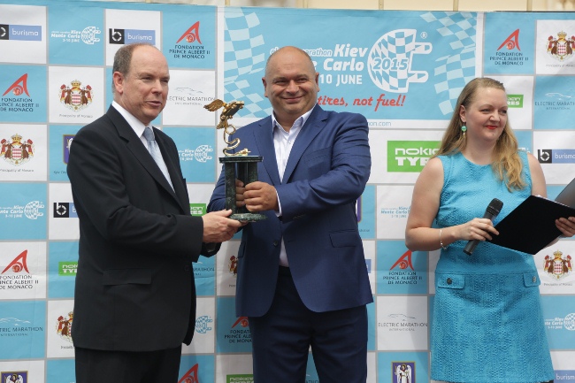 Принц Монако Альбер II и президент Burisma Holdings наградили победителей ралли Киев-Монте-Карло Electric Marathon 2015