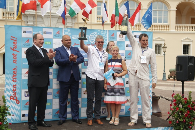 Принц Монако Альбер II и президент Burisma Holdings наградили победителей ралли Киев-Монте-Карло Electric Marathon 2015