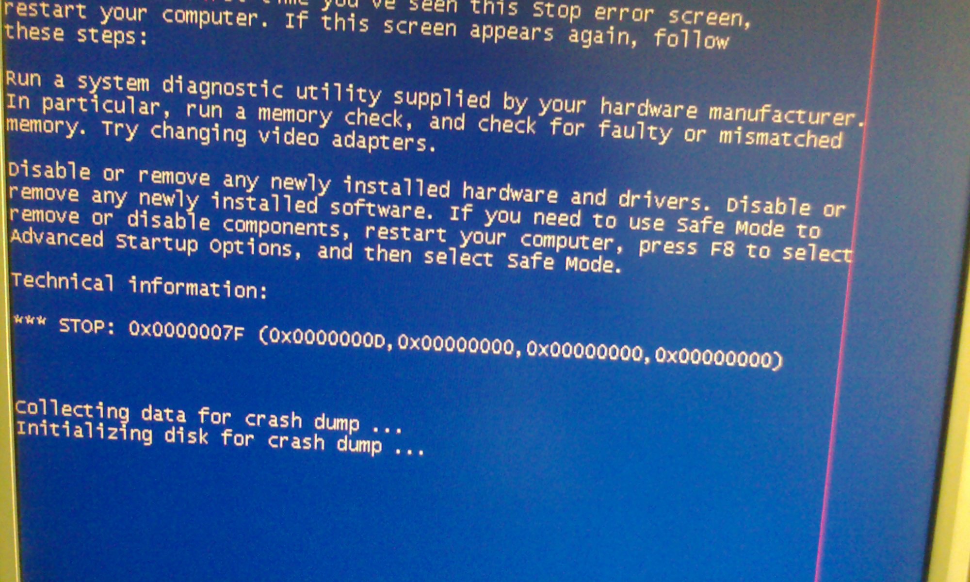 При включении не горит экран. Компьютер при включении выключается. При включении компьютера включается синий экран. Вылазит синий экран после включения. Экран смерти при выключении компьютера.