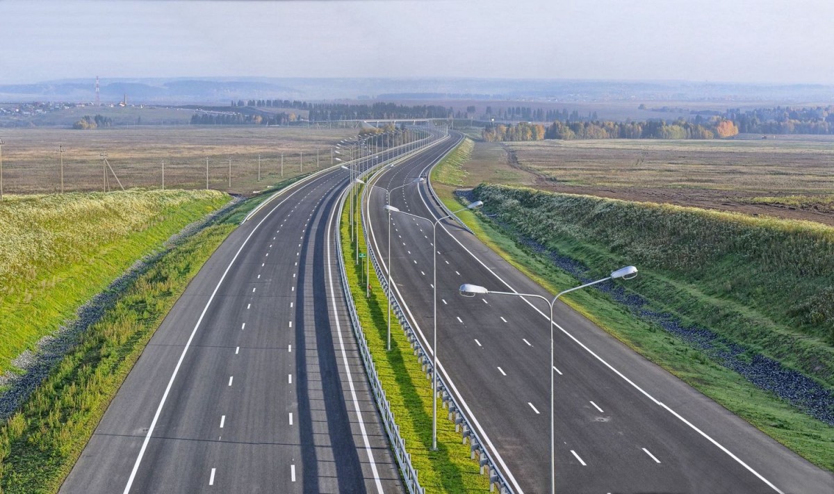 Дорога шоссейного типа как называется. Автобан трасса в России. Венгрия автомагистраль м6. Автомагистраль с разделительной полосой. Трасса м5 Великобритании.