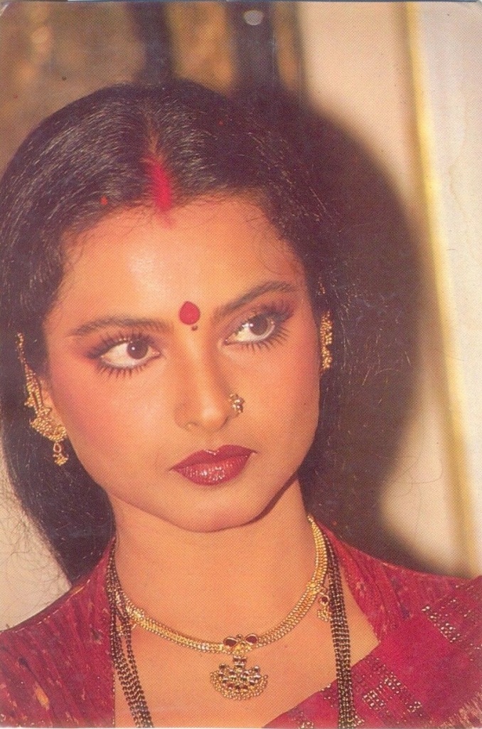 Rekha actress. Актриса Рекха. Рекха индийская. Актриса Рекха Индия. Рекха в молодости.