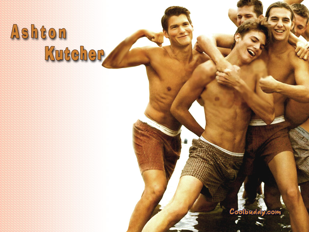 ashton_kutcher_in_underwear-1177.jpg.