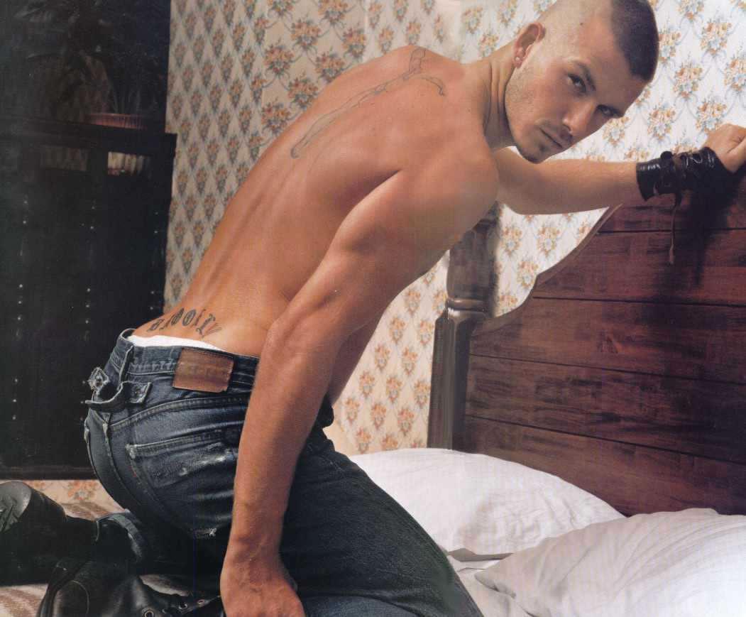 david-backham-shirtless1.jpg. фотошоп онлайн. 