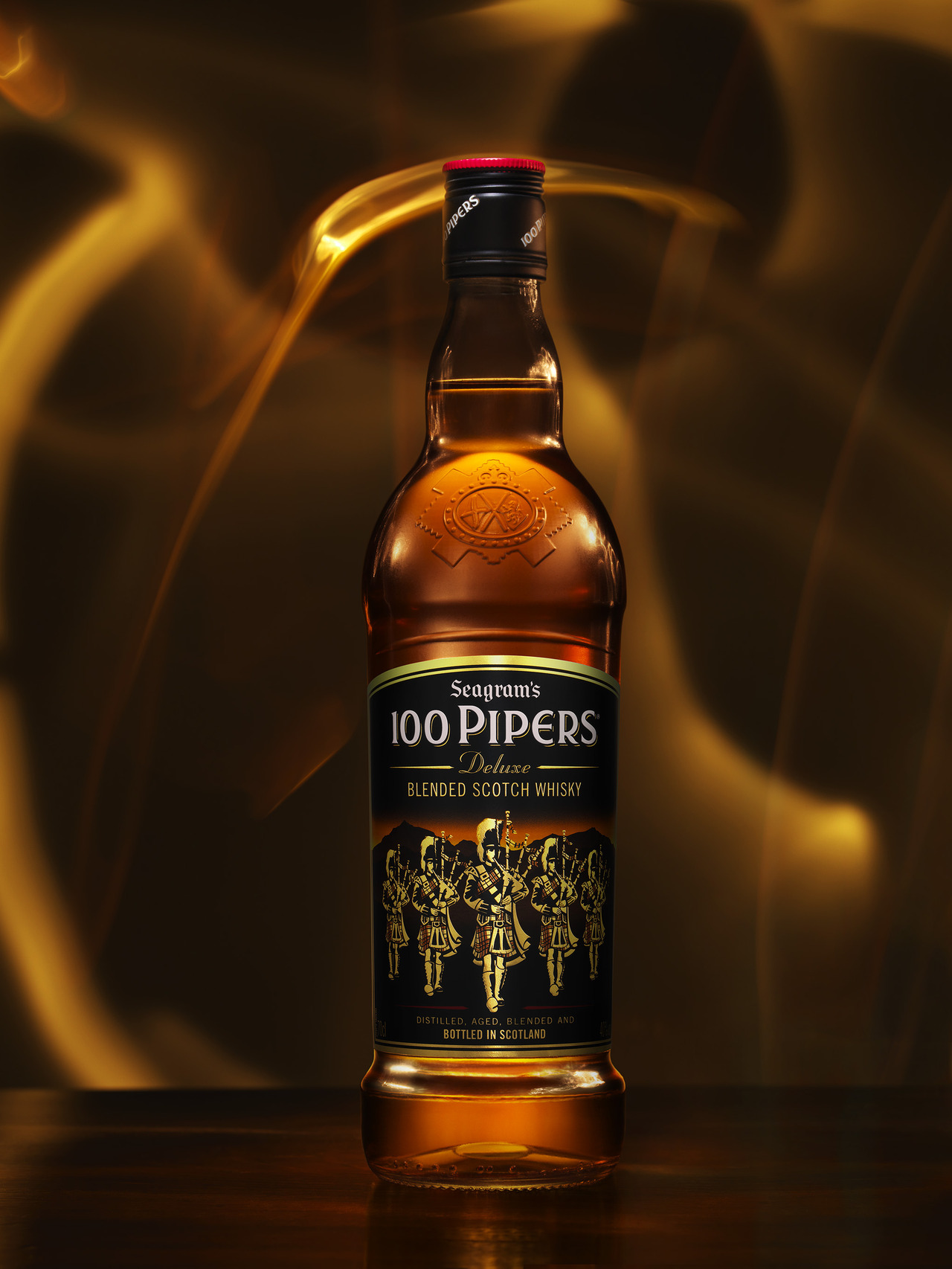 Hong thong ром. Шотландский виски 100 Pipers. 100 Волынщиков виски. Ром тайский 100 Pipers. Тайский виски Mekhong.